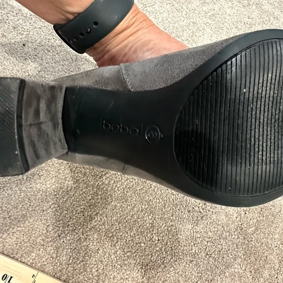 BeBE Charcoal Gray Suede Heeled Boots- like NEW - worn once-Size 8 - Picture 8 of 11